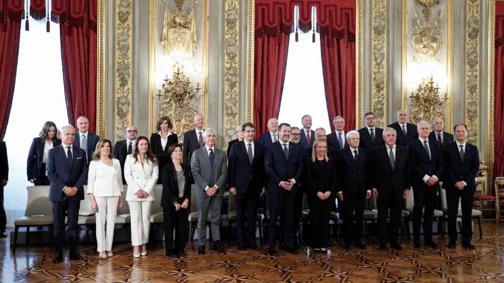 Family photo of Giorgia Meloni's government cabinet this Saturday at the swearing-in ceremony at the Quirinal Palace.