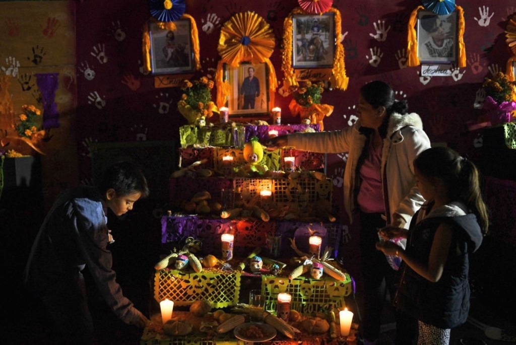 day of the dead altar offering