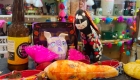 This is how you put a Day of the Dead offering to your pets