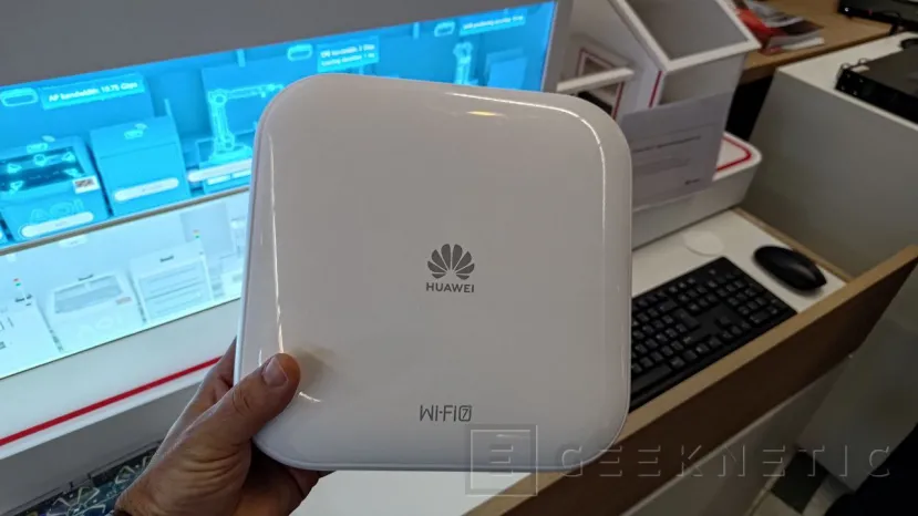 Geeknetic Huawei Shows Us Its First WiFi 7 Router with 18 Gbps and Dual 10 GbE Ports 1