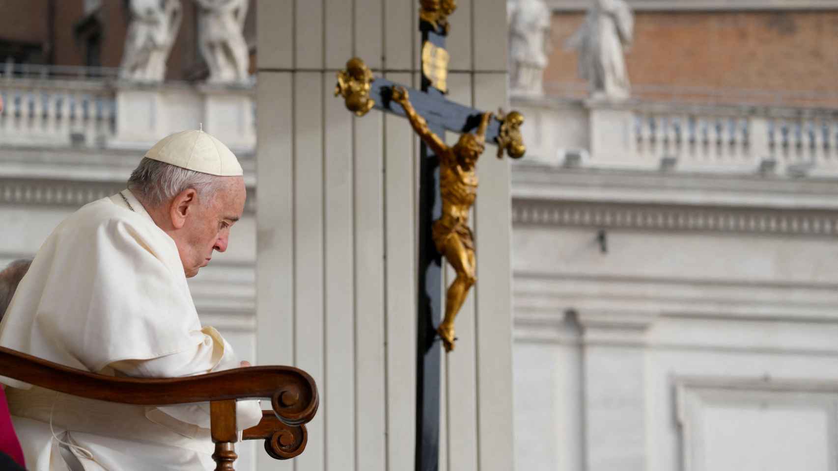 Pope Francis warns that pornography is also a vice of "priests and nuns"