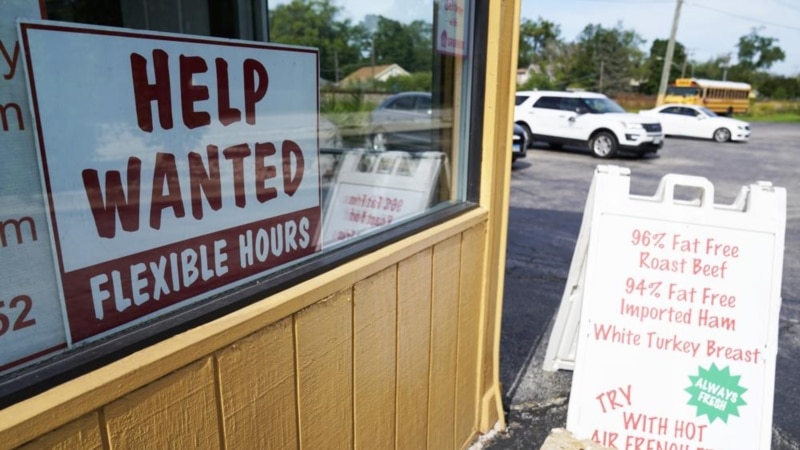 Requests for unemployment aid rise slightly in the US