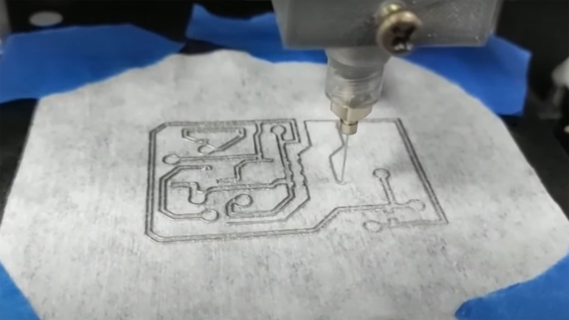 Researchers manage to print electronic circuits on plastic, cloth and even fruit