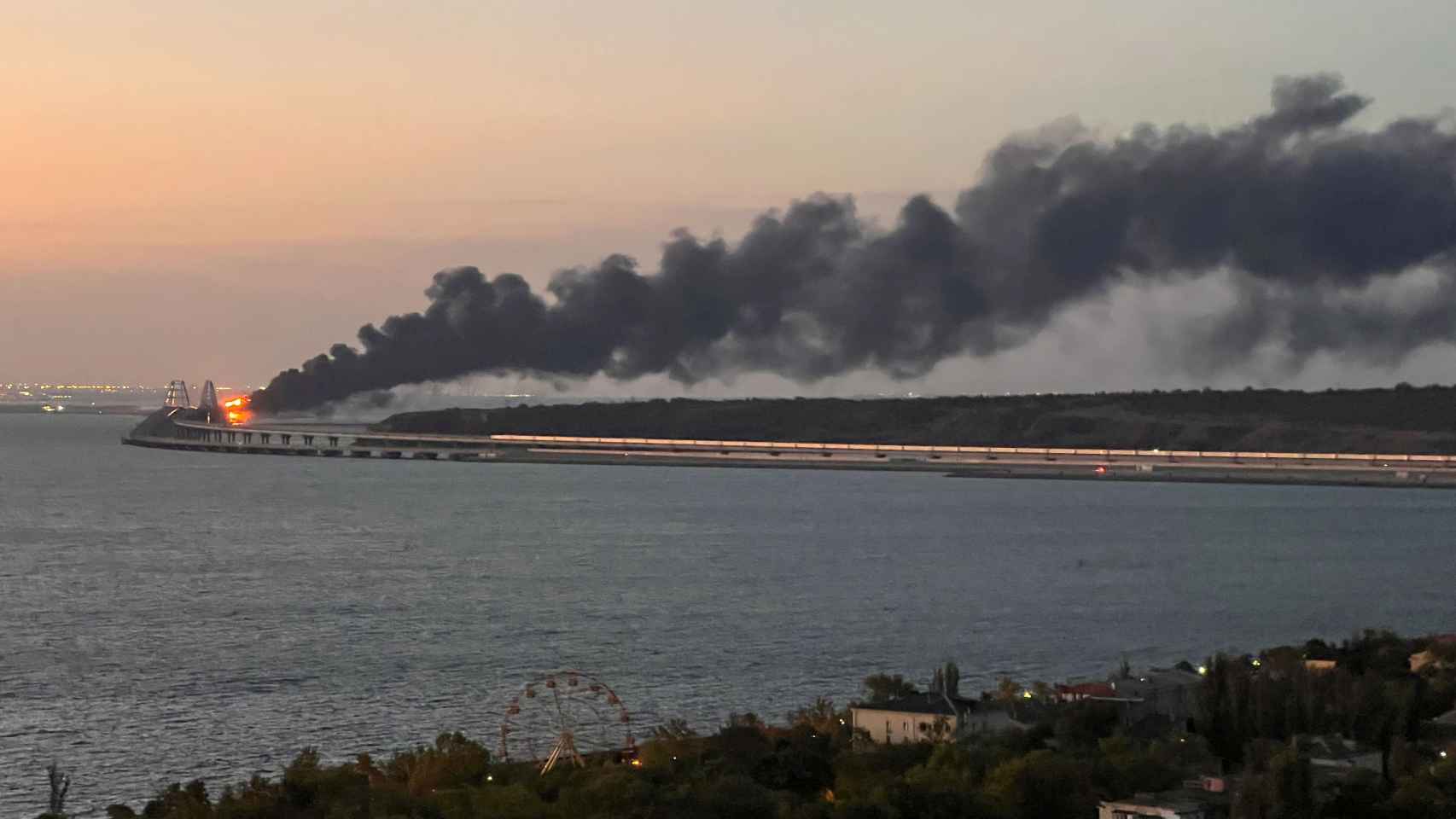 Russia-Ukraine War, live |  A fire breaks out on one of the bridges linking Crimea with Russia