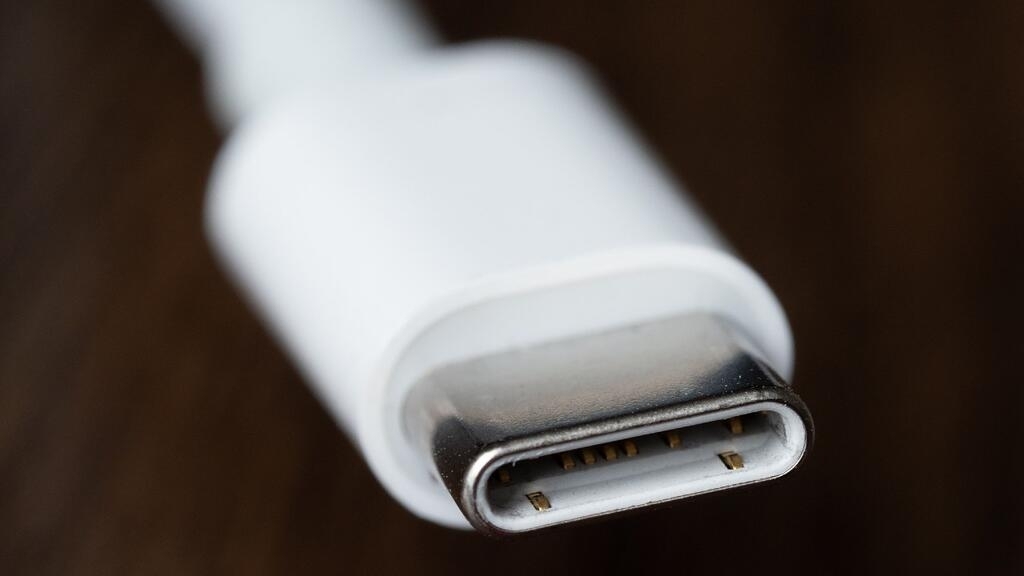 The European Parliament approves the adoption of the universal charger for portable devices