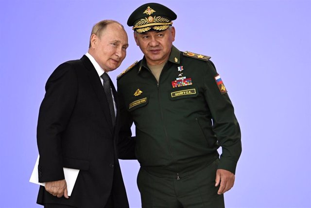 Archive - Russian President Vladimir Putin with Defense Minister Sergei Shoigu