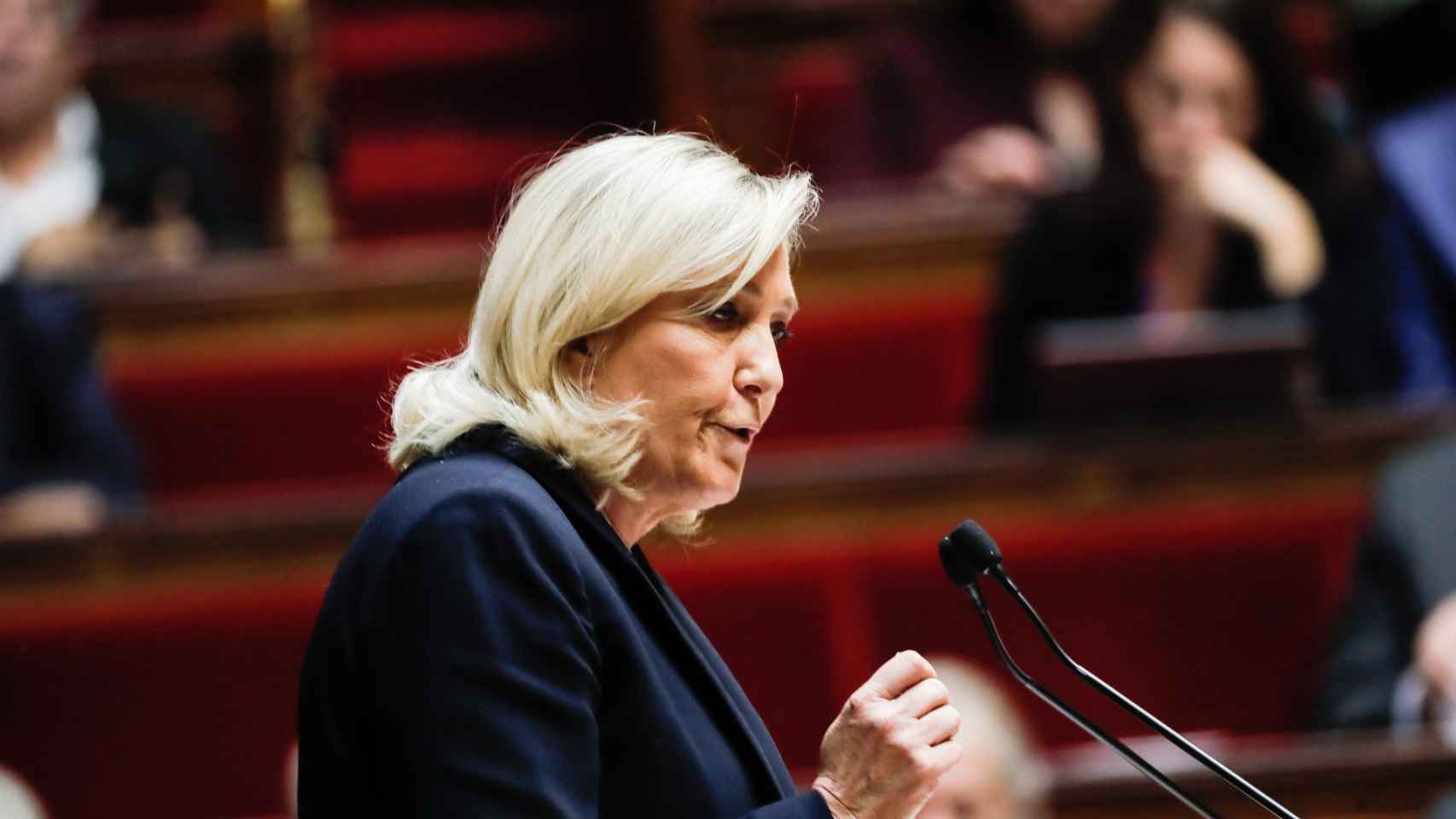 The motion of censure of the left supported by Le Pen against the French Government fails