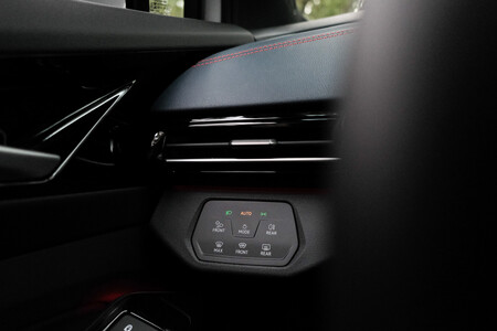 Tactile buttons for light control on the VW ID.5