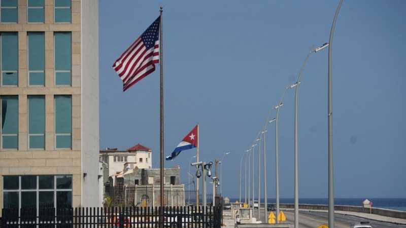 Cuba accepts US deportation flights as border crossings increase