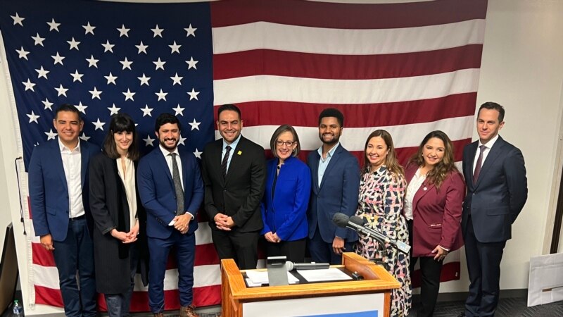 Democrats receive nine newly elected Latino legislators to Congress