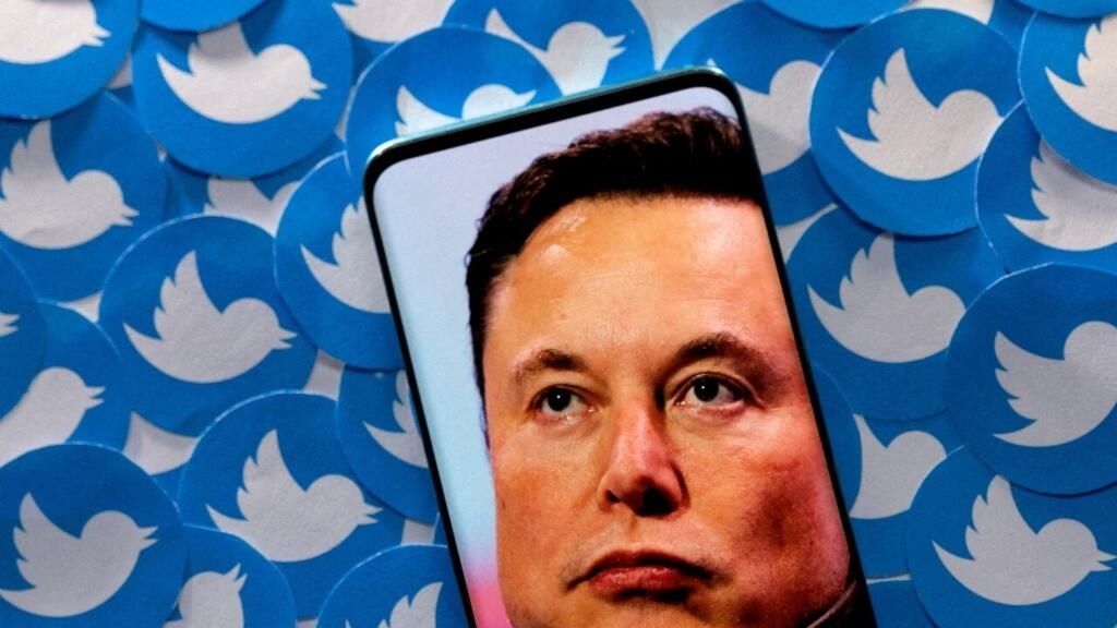 Elon Musk, the new owner of Twitter, issues an ultimatum to his workers