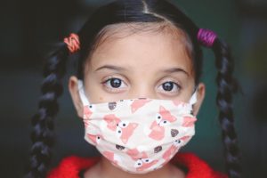 Expert suggests the use of a mask in schools for children with respiratory viruses and allergies