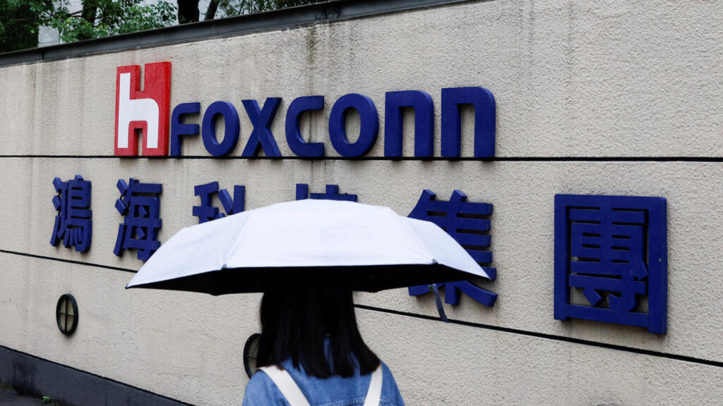 Foxconn seeks 100,000 workers to make the iPhone 14 before Christmas