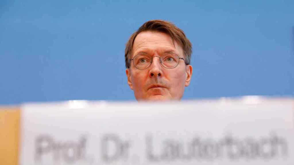 German Health Minister Karl Lauterbach during the press conference announcing his plan to legalize cannabis on October 26