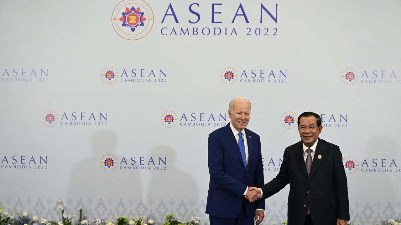 US President Joe Biden meets with Cambodian Prime Minister Hun Sen on the sidelines of the Association of Southeast Asian Nations (ASEAN) Summit in Phnom Penh on November 12, 2022. ( Credit: SAUL LOEB/ AFP via Getty Images)