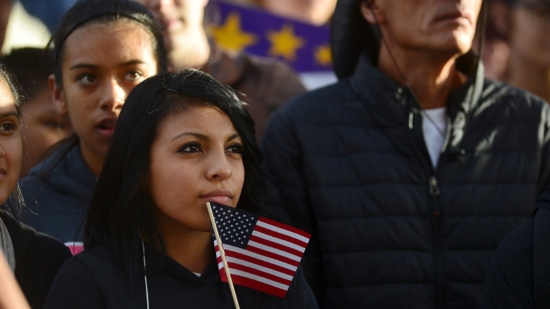 Latinos made a "wake-up call" for the economy in the US