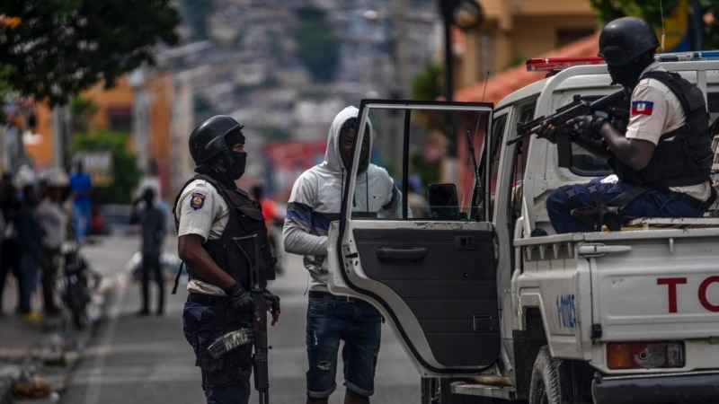 Police try to break blockade of fuel plant in Haiti