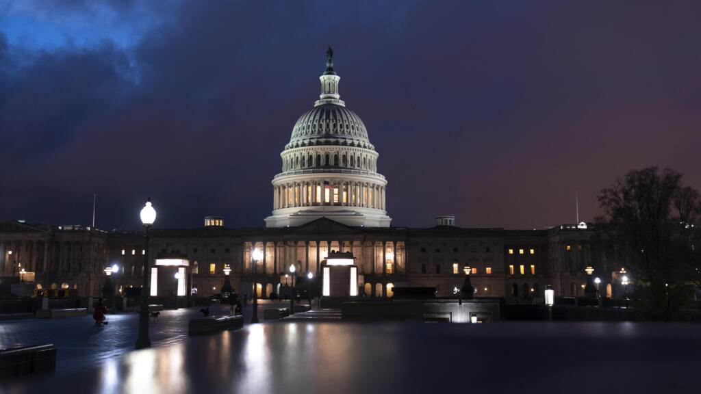 Republicans achieve a slim majority in the US House of Representatives.