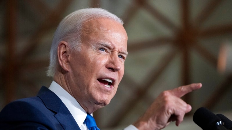 Texas judge strikes down Biden's loan forgiveness plan