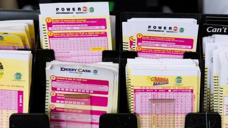 The Powerball prize reaches 1,500 million, the third largest in history