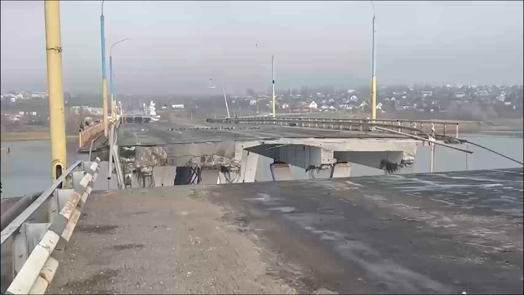 The bridge that connected Kherson with the occupied territories collapses: Russia concludes the withdrawal