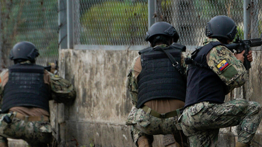 The recovery of control of prisons in Ecuador leaves at least seven injured