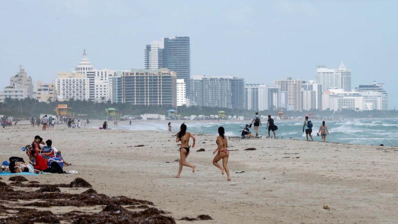 Tropical storm Nicole strengthens, Florida and Bahamas on alert