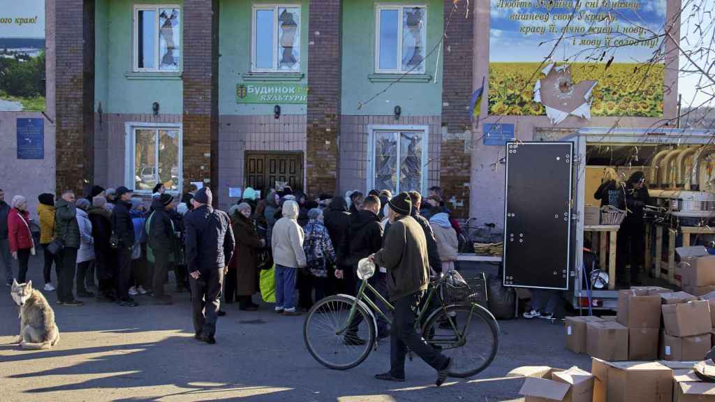 Volunteers distribute humanitarian aid in Kharkiv.