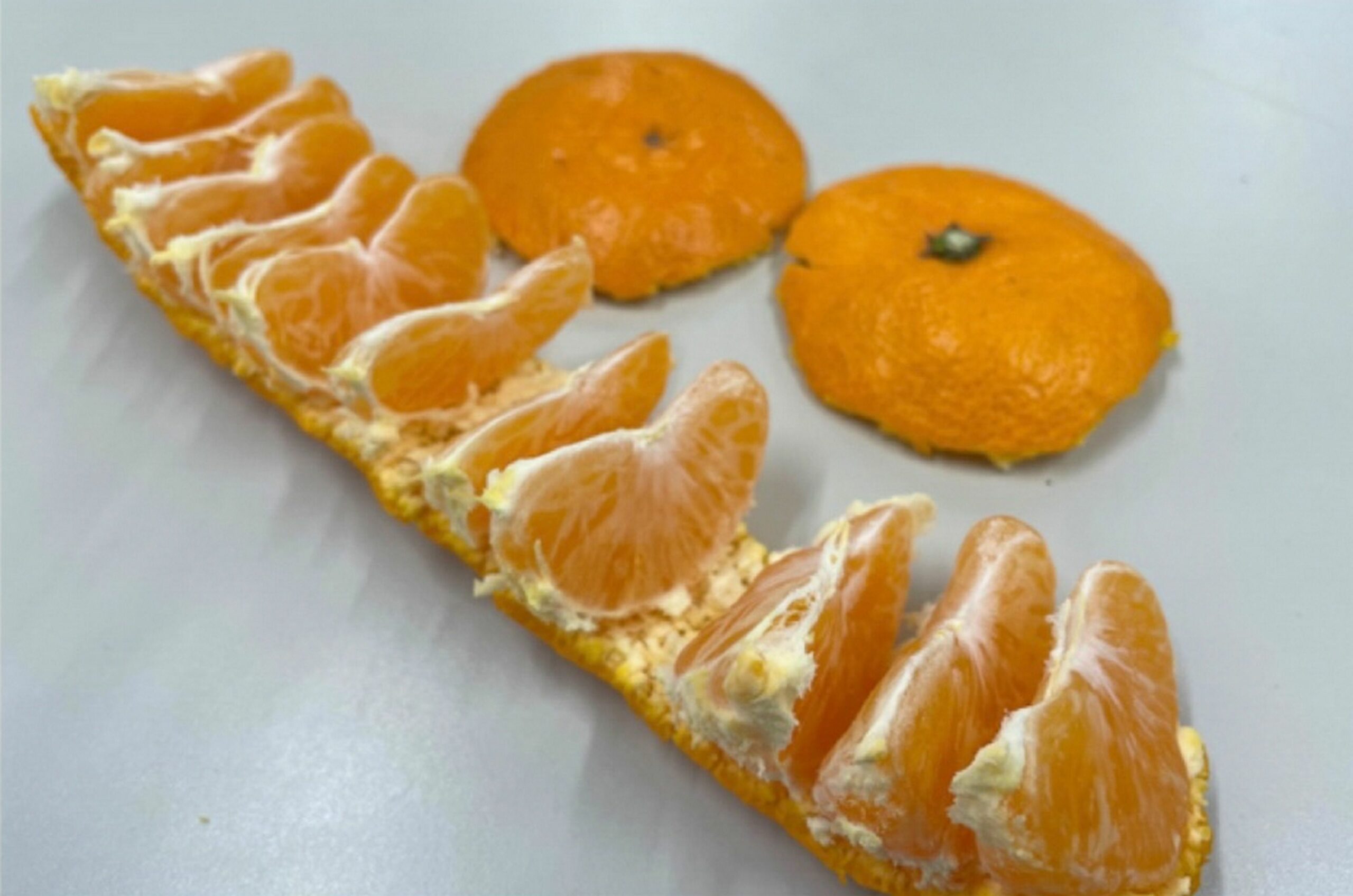 How to peel a tangerine