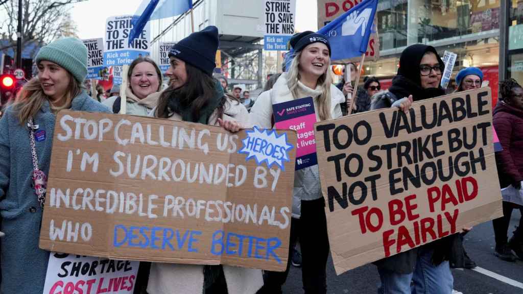 Demonstration by British health personnel.