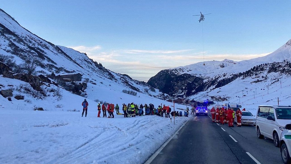 Emergency services work near the site of an avalanche in Bregenz, Austria, on December 25, 2022. (Photo: Lech Zuers Tourismus/AFP/Getty Images)