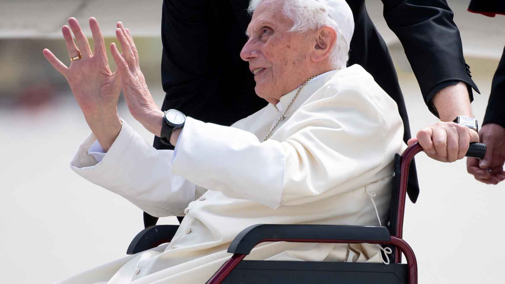 Benedict XVI is in a "serious" but "lucid and conscious" condition