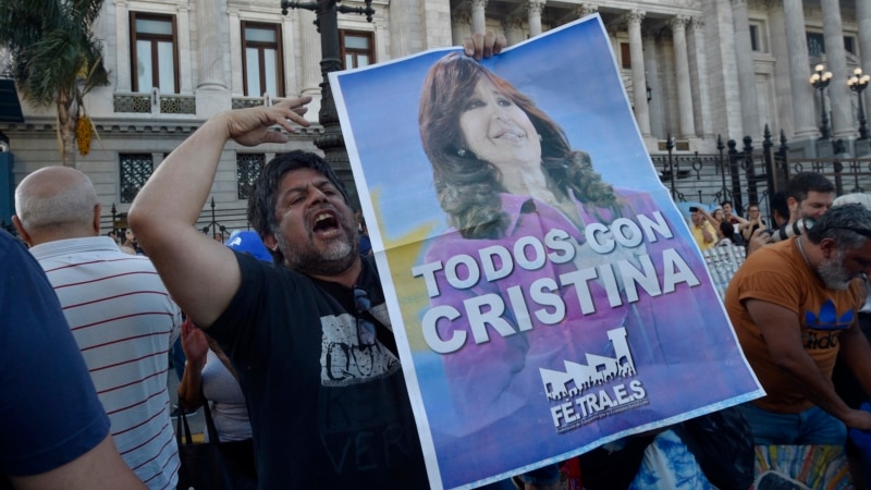 Cristina Fernández reappears and reproaches being "outlawed"