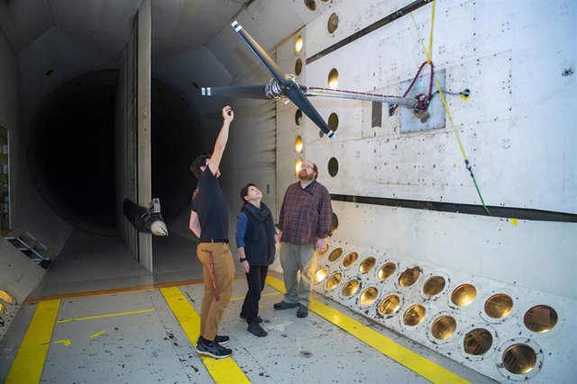 Archive - Image of the Dragonfly model in the Transonic Dynamics Tunnel (TDT)