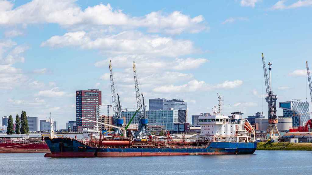 Shipments of Russian fertilizer pass through the port of Rotterdam