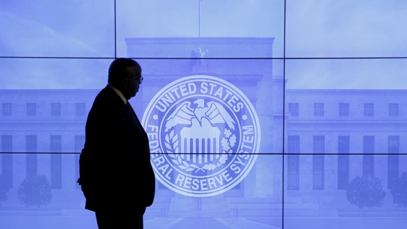 The Fed raises rates by 50 basis points and sees the US economy about to stagnate