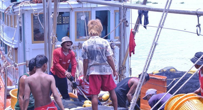 Migrant workers aboard a Thai fishing vessel.  Informal employment in Asia and the Pacific represents a percentage around 68%.