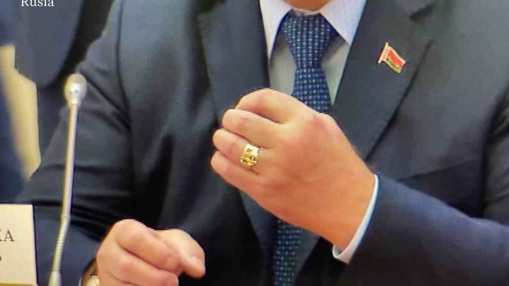 gives its CIS partners nine gold rings for the New Year