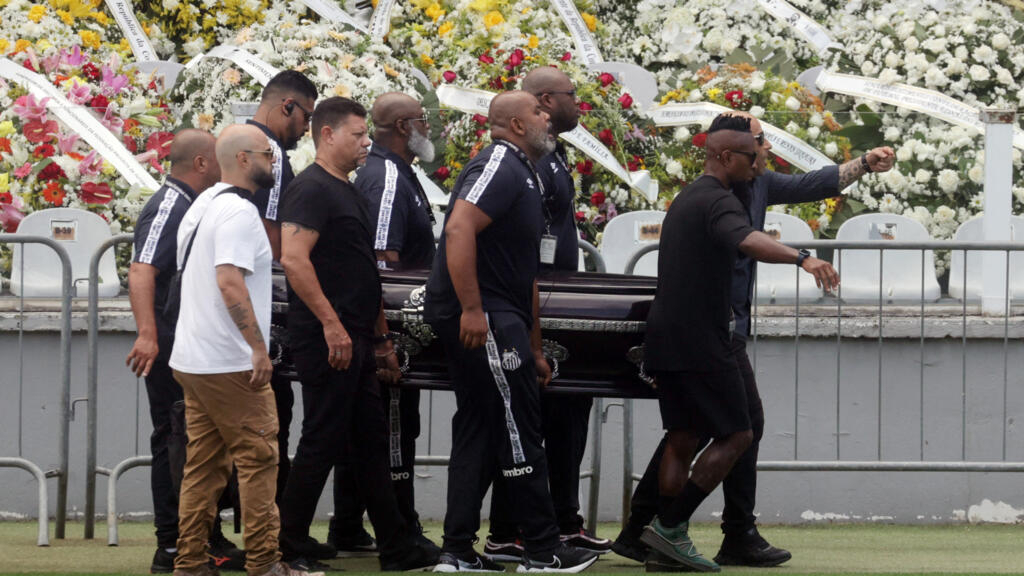 A 24-hour wake to say goodbye to 'King' Pelé at the Santos FC stadium