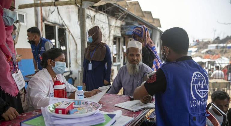 IOM provides medical assistance to newly arrived Rohingya refugees.