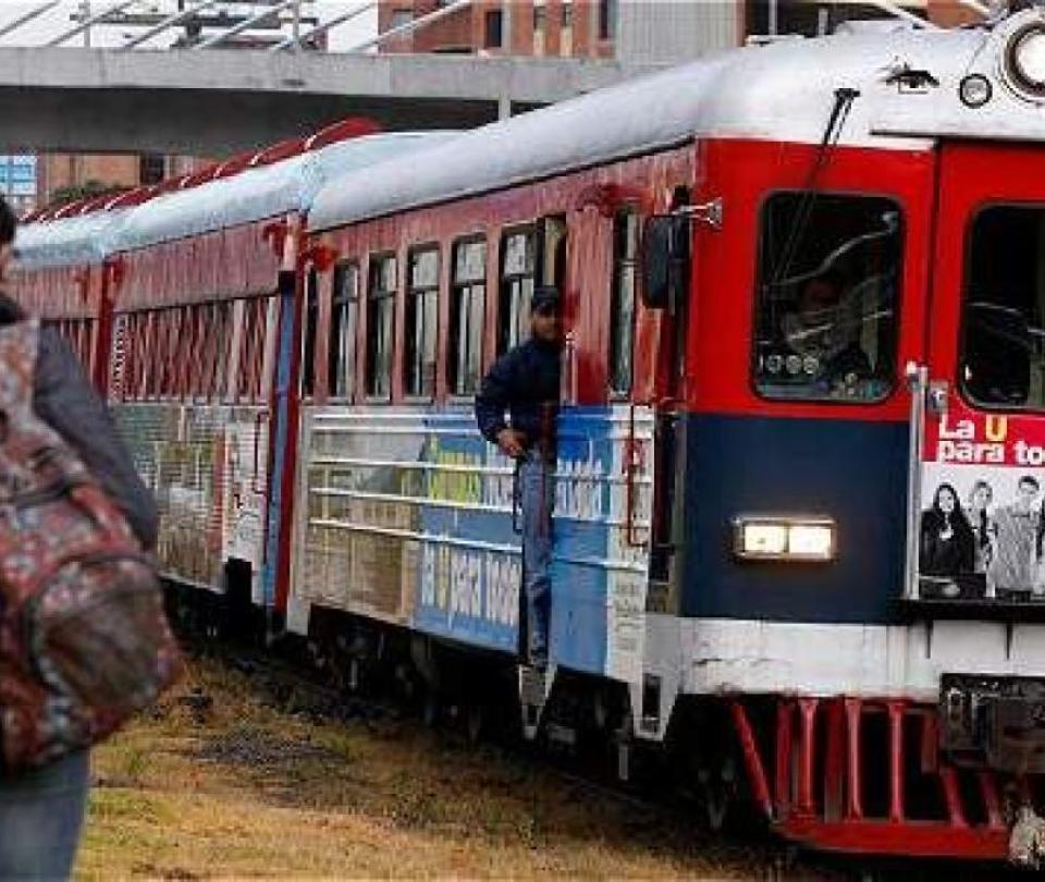 Does the train return to Colombia?  They sign a memorandum with the UK for reactivation