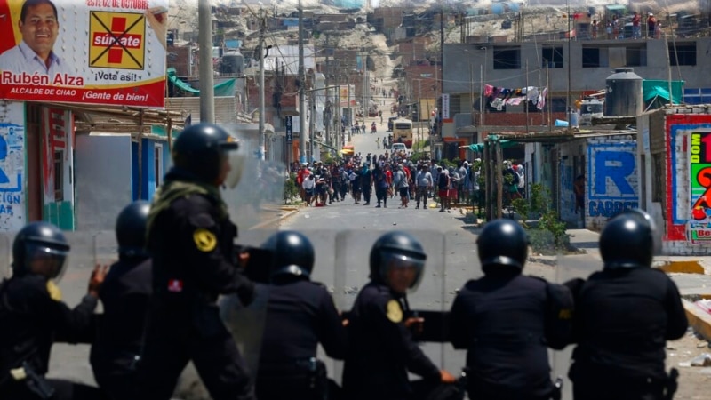 Journalists are in the "front line of fire" during violent days in Peru