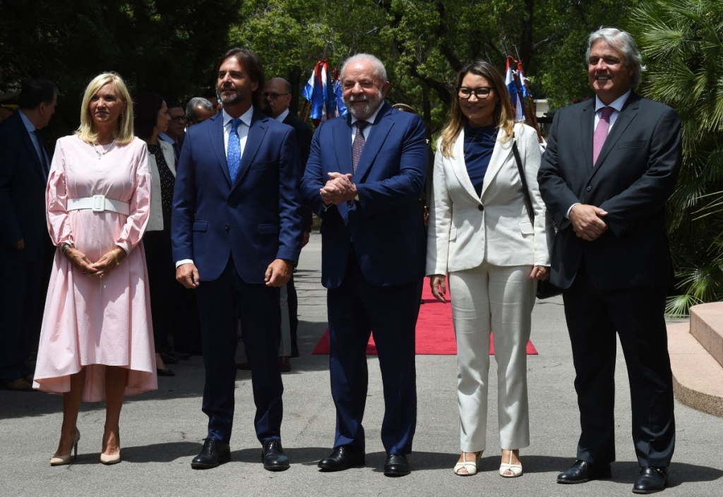 Lula meets with Lacalle Pou in Montevideo