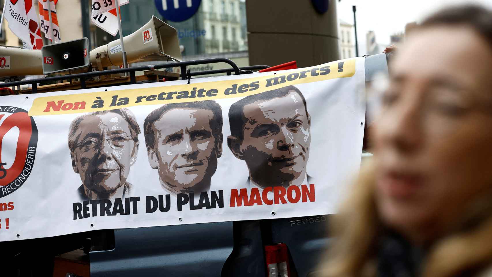 Macron proposes raising retirement to 64 years and the unions call a strike instantly