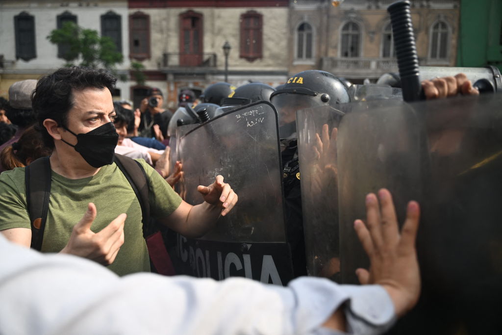 Police break into a Lima university to disperse protesters