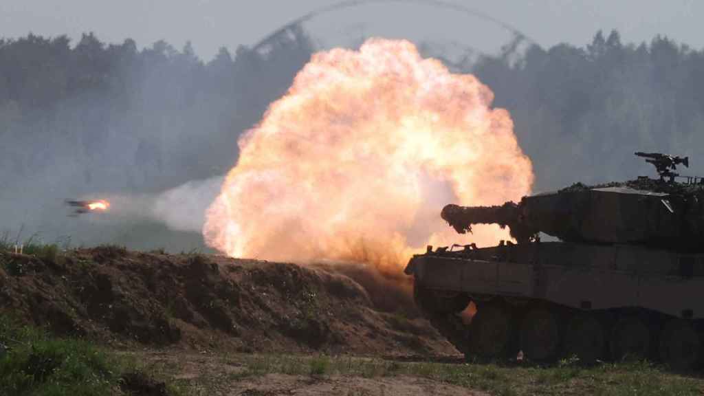 A German Army Leopard 2A6 tank on maneuvers