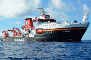 Scientific expedition will explore Chilean seas aboard the German ship SONNE