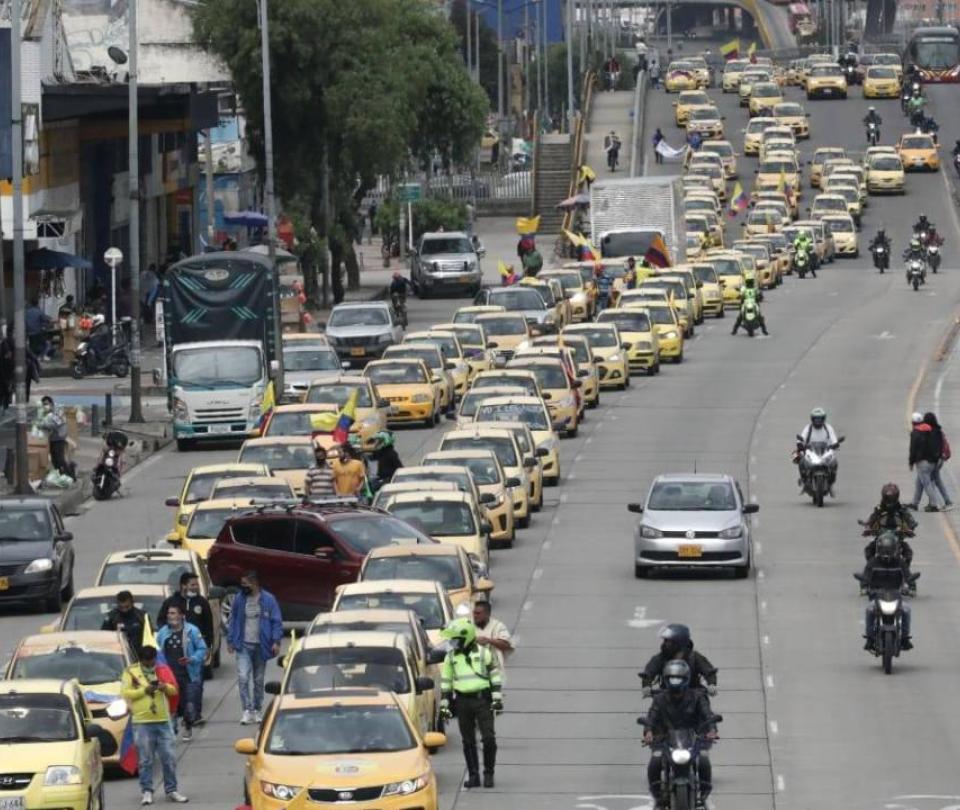 Taxi drivers suspend day of blockades in Bogotá