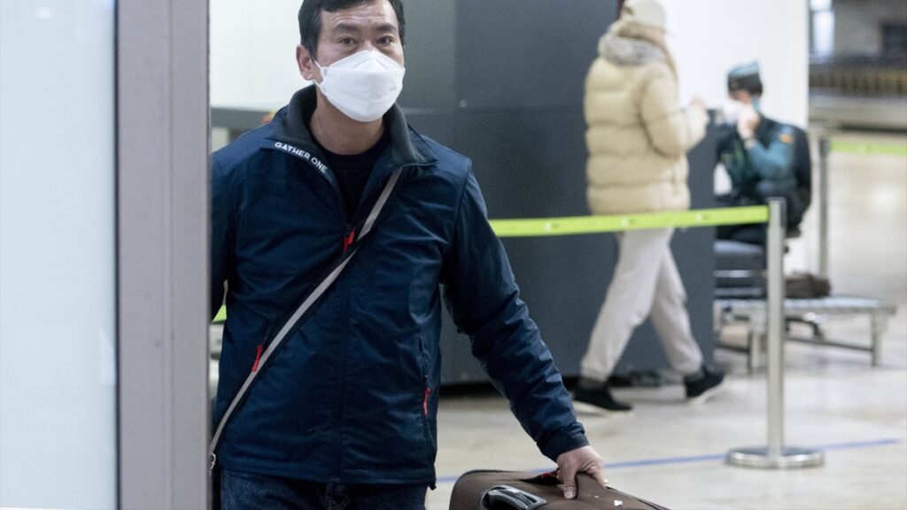 The WHO recommends that Europe use masks indoors and on public transport due to the covid in China