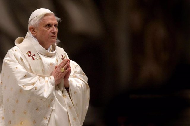 Pope emeritus Benedict XVI during a mass in 2006